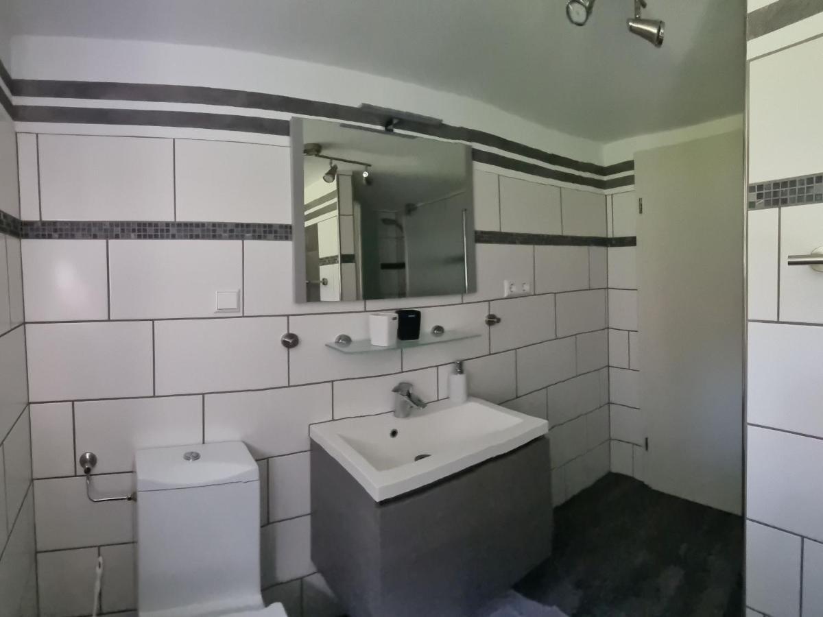 Ferienwohnung Sunnenviul Ленещат Екстериор снимка